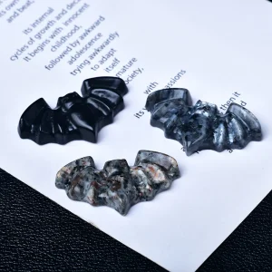 1pc Crystal carved bats, Halloween decorations, Halloween meditation stone gifts suitable for home decor.